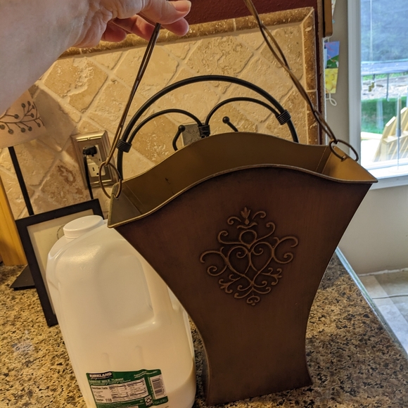 Southern Living at Home Metal Door Flower Bucket Moody Bronze Wreath - Picture 3 of 3